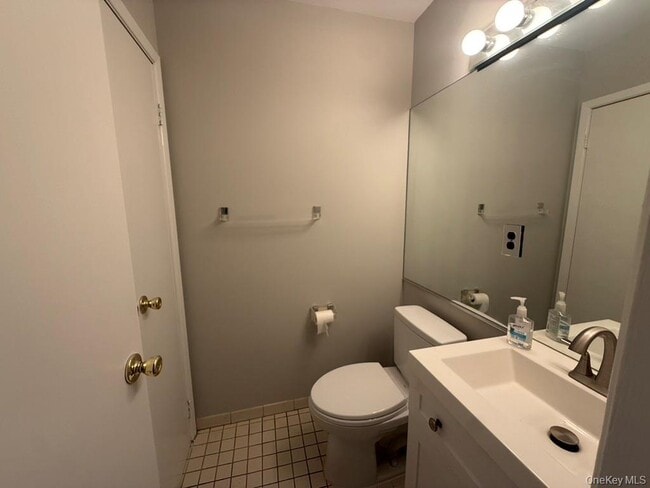 Building Photo - 31 Stanford Ct