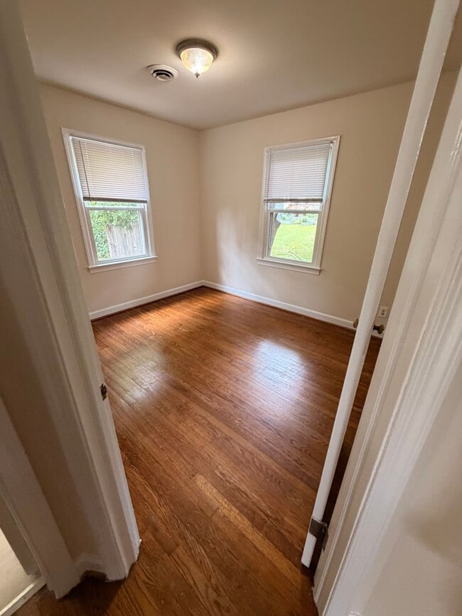 Building Photo - 1602 Fall Hill Ave