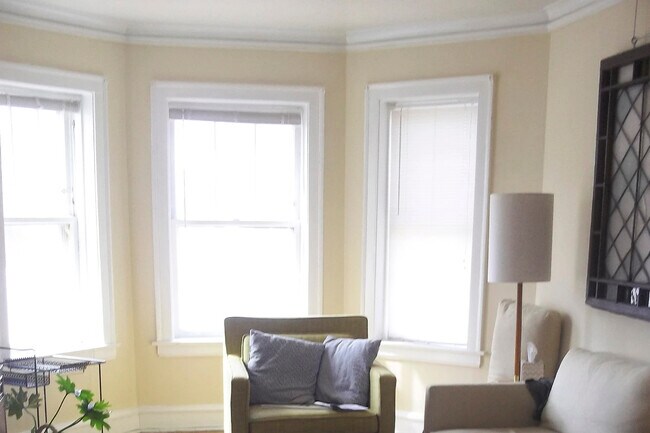 Foto del edificio - 3704 N Hoyne Ave