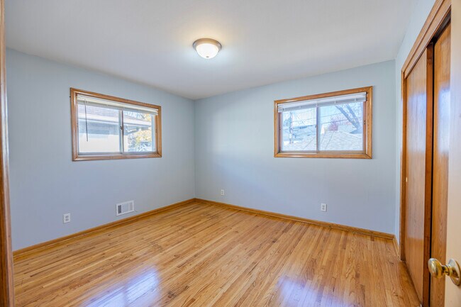 Foto del edificio - 5751 Xerxes Ave S