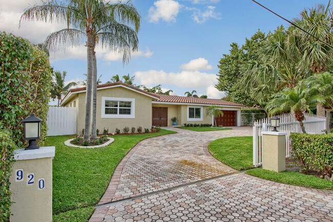 Building Photo - 920 Banyan Dr