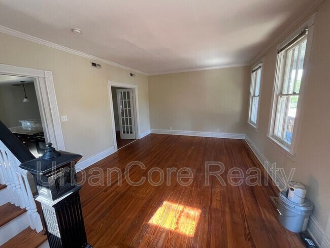 Foto del edificio - 3301 Rosewood Ave