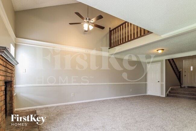 Building Photo - 5885 Ridgehill Dr