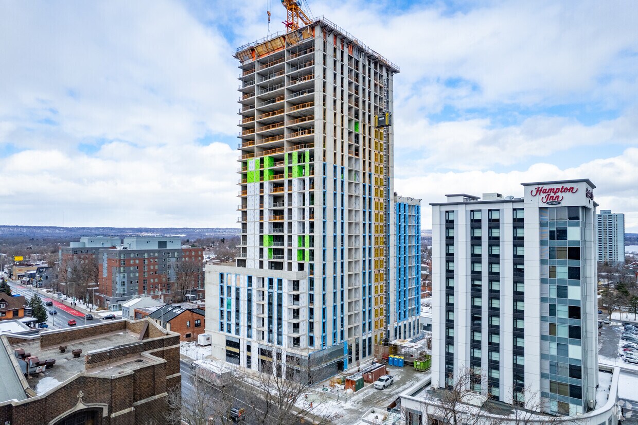 Photo du bâtiment - 354 King St W