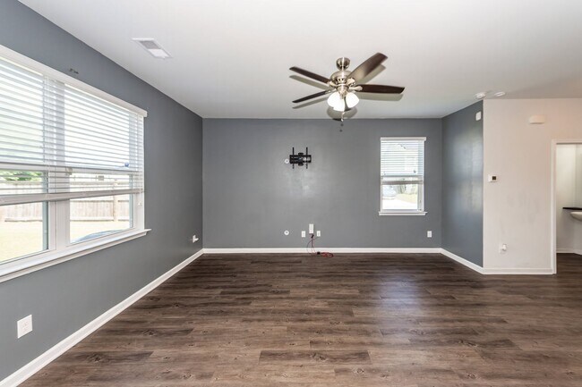 Foto del edificio - 4 Bedroom 2.5 Bath Home in Mckewn - Ladson