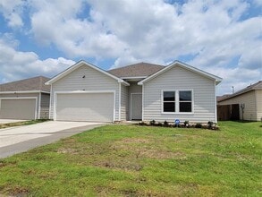 Building Photo - 108 Canales Cir