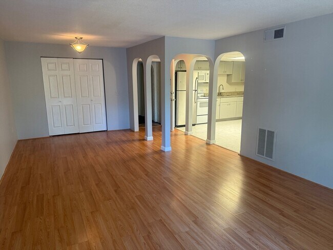 Foto del edificio - 9 Shadowbrook Ln