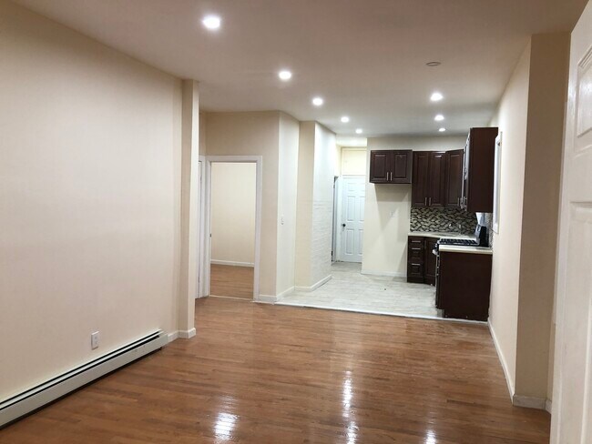 Foto del edificio - 8593 Parsons Blvd