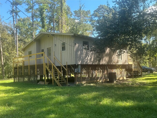 Building Photo - 17901 Pine St