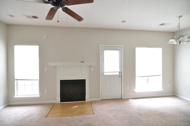 Foto del edificio - 44 Pine Meadows Cir