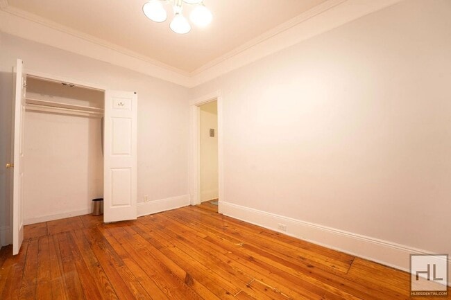 Building Photo - 6 AVENUE