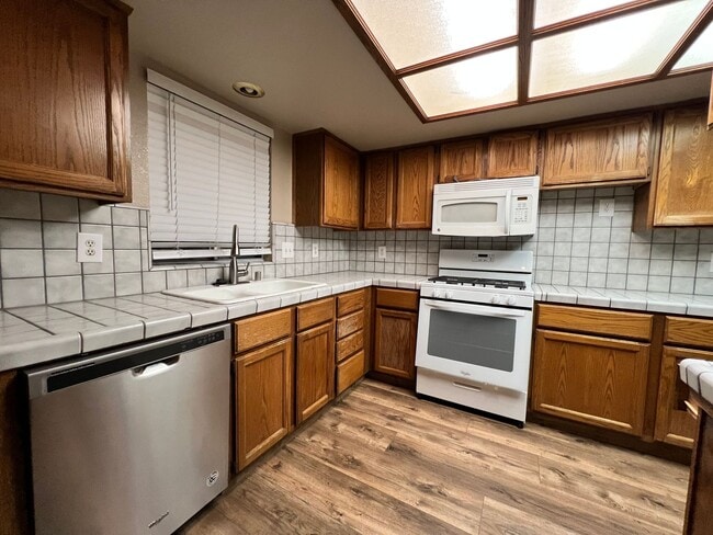 Building Photo - Beautiful 2 Story 5 BD 3 BA Home