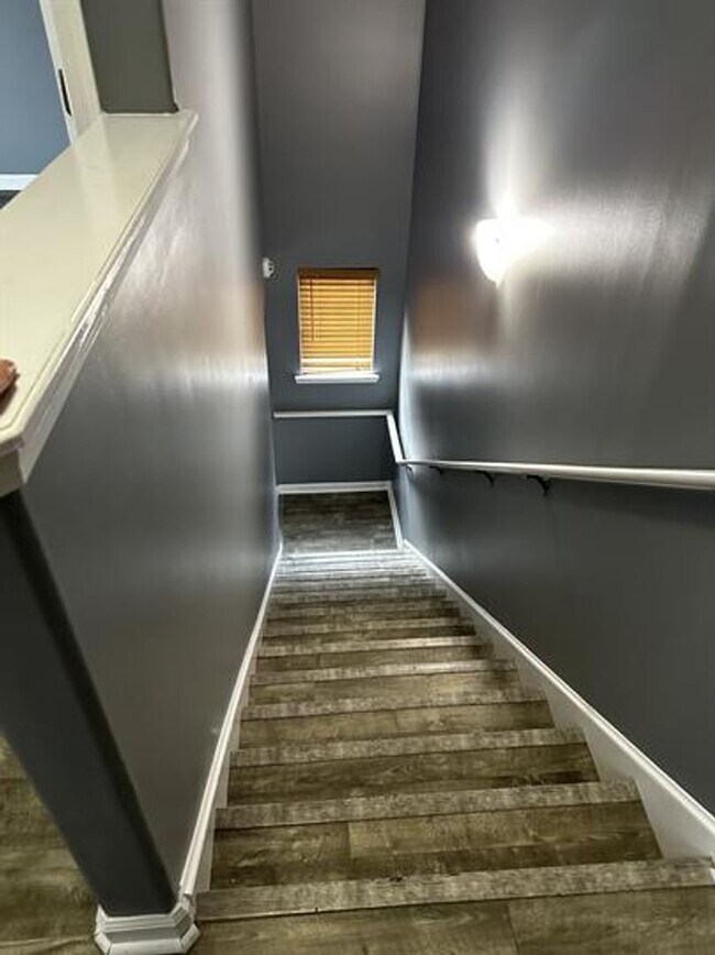 Foto del edificio - MOVE IN READY!