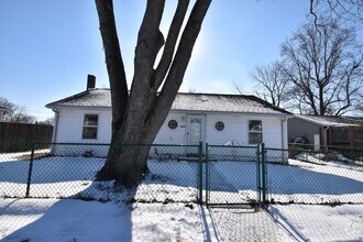 Building Photo - 1027 E 4th St