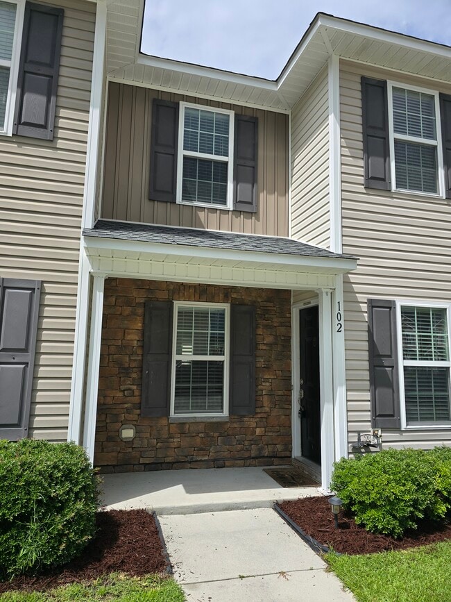 Building Photo - 102 Glen Cannon Dr