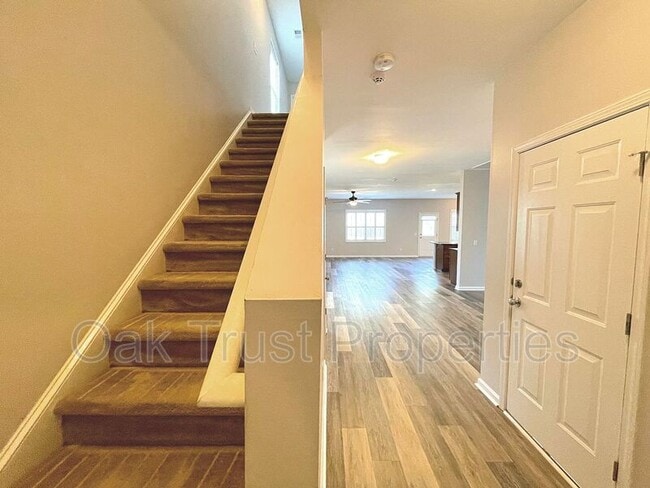 Building Photo - 4830 Hawkins Dr