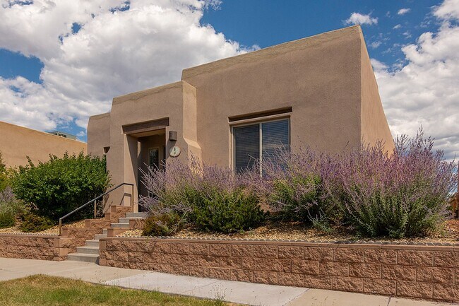 Building Photo - Ideal 3 Bedroom Home In The Desirable Neig...