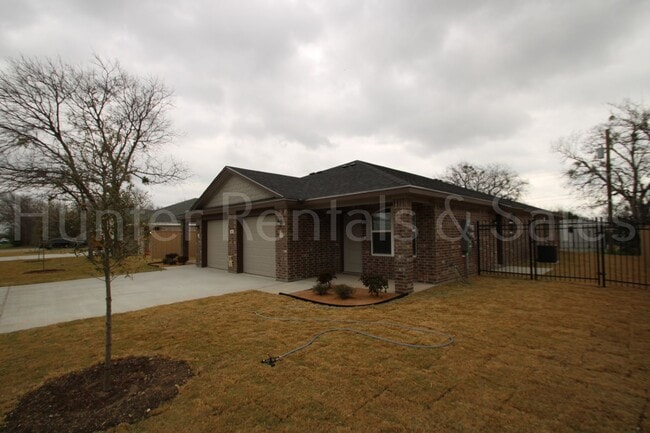 Building Photo - 505 Bonnie Dr