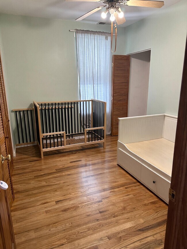 Habitación 2 - 1116 W 17th St
