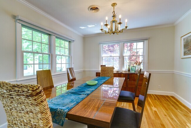Foto del edificio - 24 Great Meadow Rd