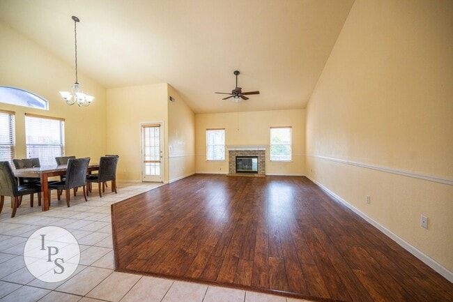 Building Photo - SOLAR!!!!  Fresno NorthEast Home, 4BR/2.75...
