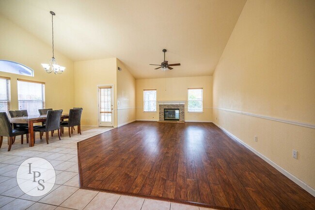 Foto del edificio - SOLAR!!!!  Fresno NorthEast Home, 4BR/2.75...