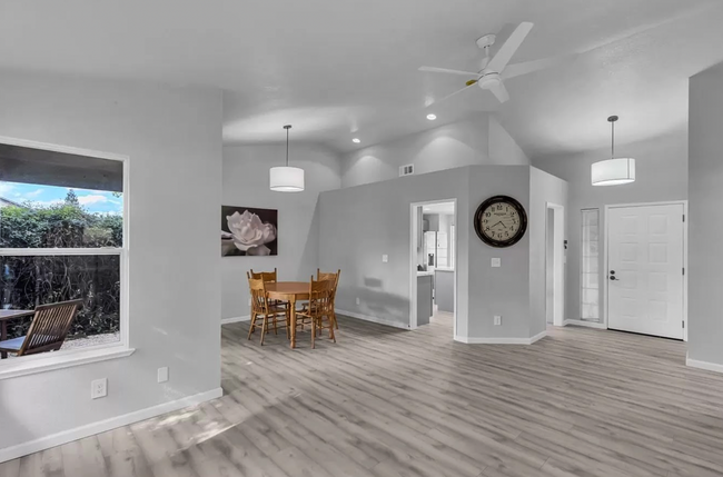Building Photo - 1500 Deerfield Cir
