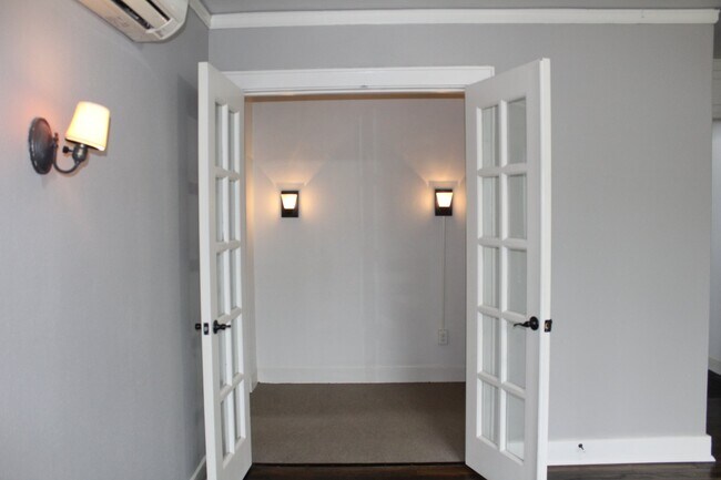 Foto del edificio - 1235 E Elm St