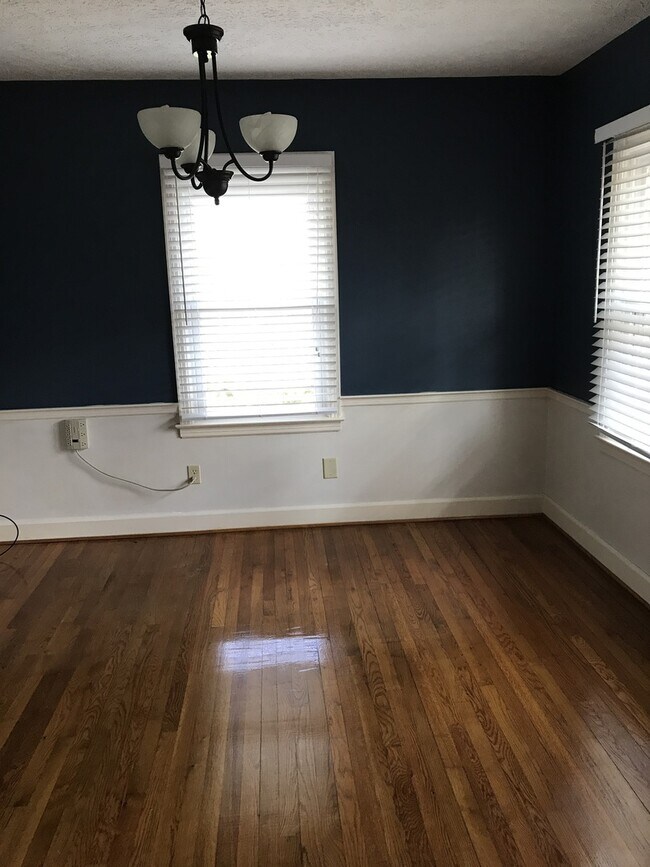 Building Photo - 3 Bed, 2 Bath Home