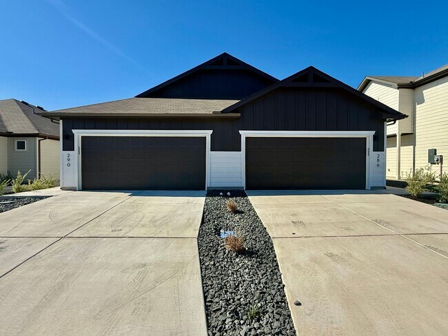 Foto del edificio - Want luxury living in the Far West ...Look no further...Amanda Park is it!