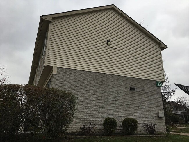 Building Photo - 2280 Orchard Crest St