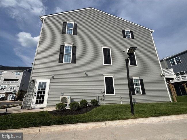 Building Photo - 10531 Encore Dr