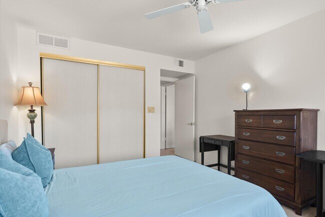 Foto del edificio - 7910 E Camelback Rd