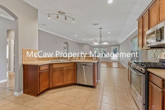 Building Photo - 604 Creekside Dr