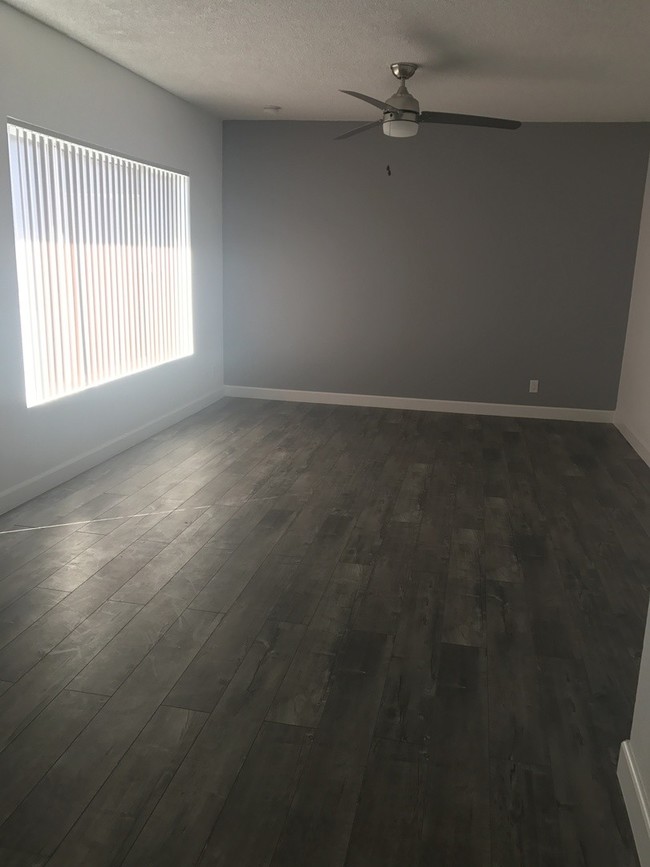 Foto del edificio - 1011 E Palmer Ave