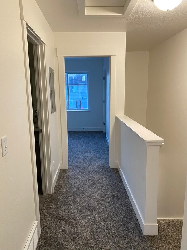 Hallway between bedrooms and bathroom - 2626 W 450 N