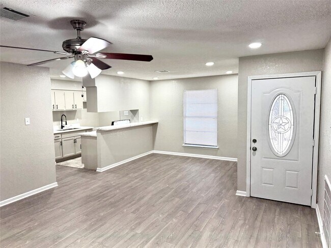 Foto del edificio - 10206 Buena Park Dr