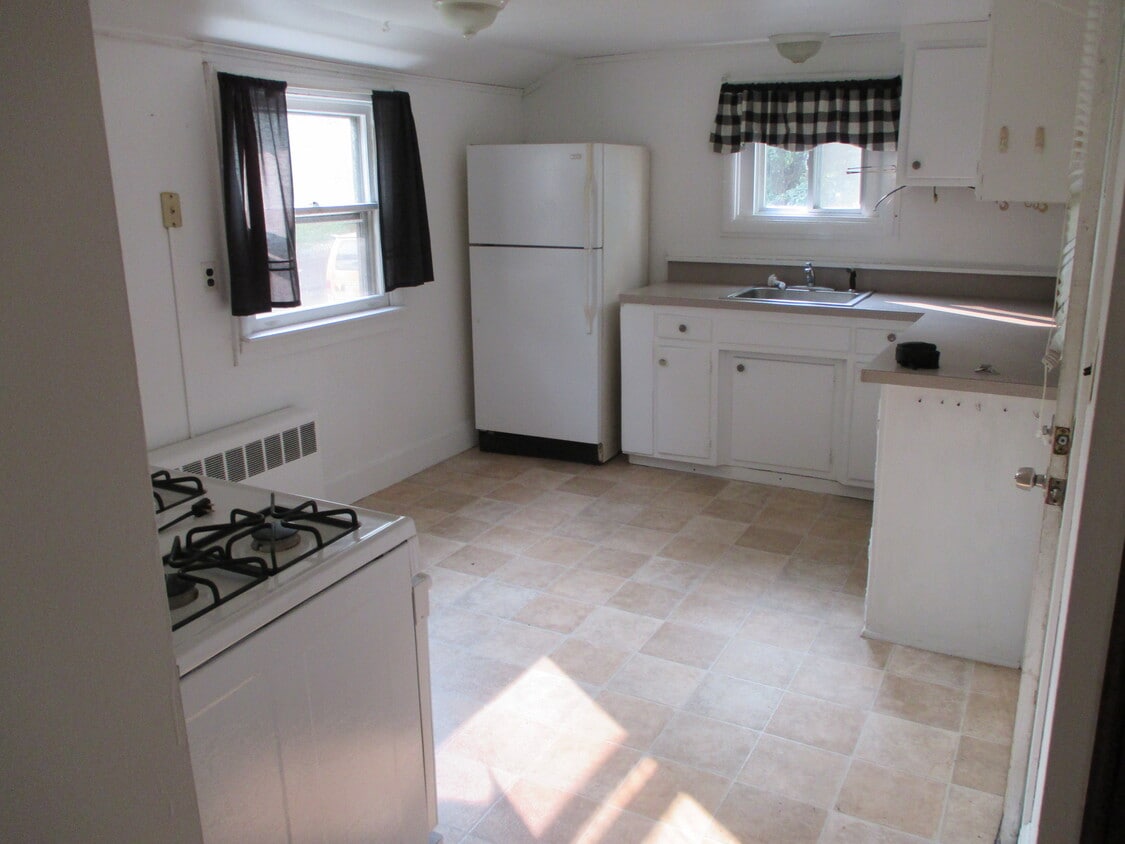 Kitchen - 1252 Hopewell Ave