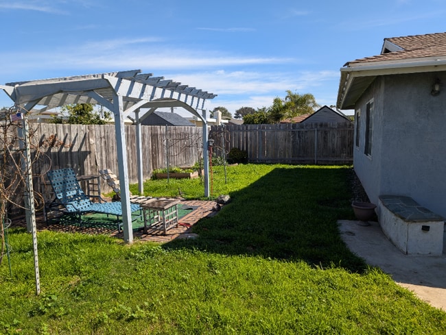 Building Photo - 730 Holly Ave