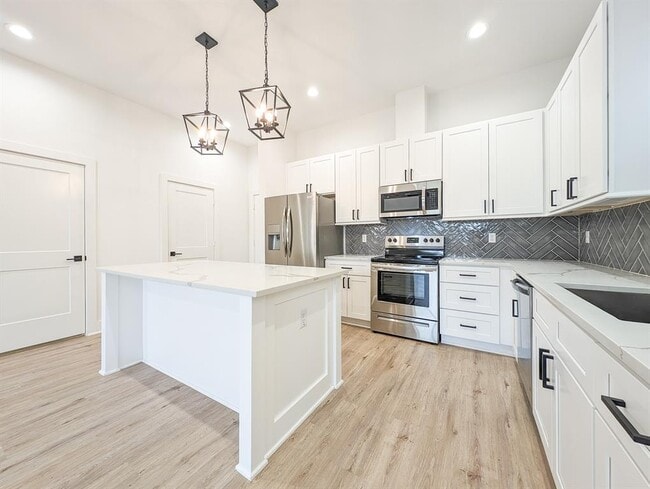 Building Photo - 6422 Highland Pine Ln