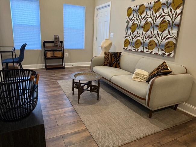 Building Photo - 3429 Chestnut Ave