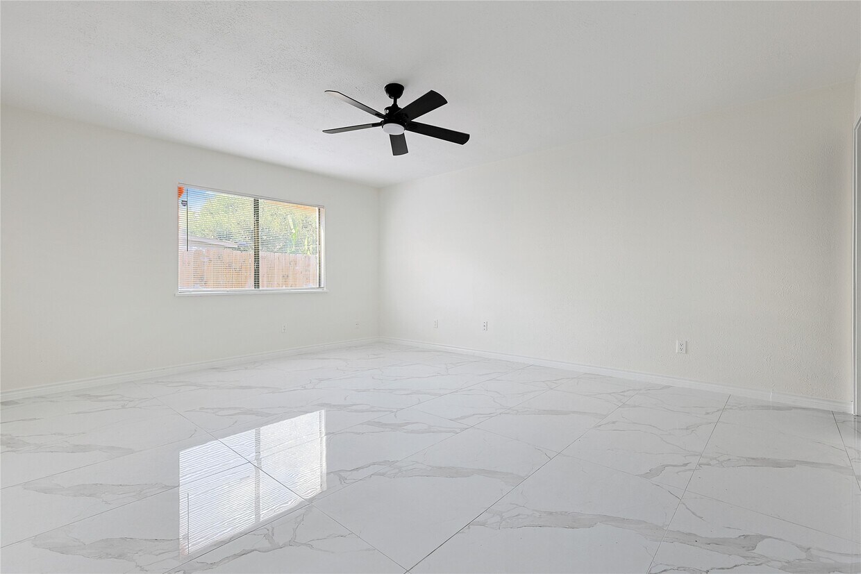 Foto del edificio - 6814 Loch Langham Dr