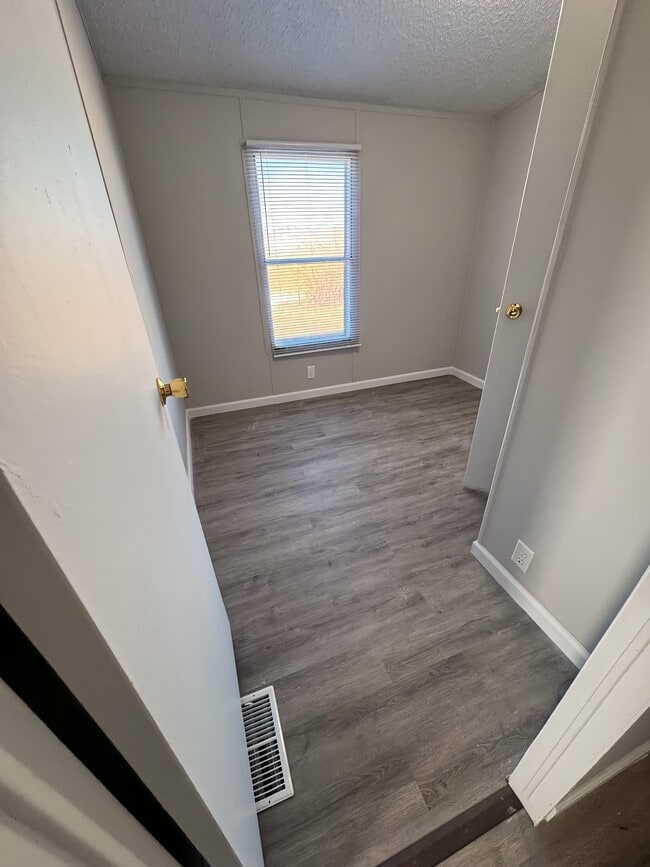 Building Photo - 2552 Smith Ave