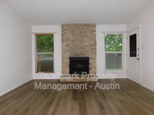 Building Photo - 11908 Broad Oaks Dr