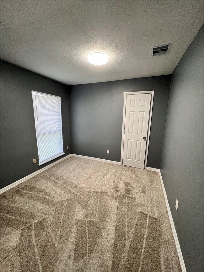 Foto del edificio - 14003 Hollow Pines Ct