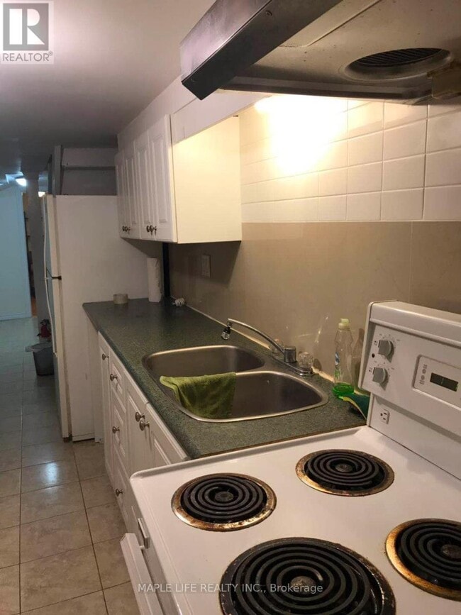 Building Photo - 235 Oakwood Ave