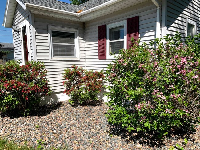 Building Photo - 2167 Hilltop Dr