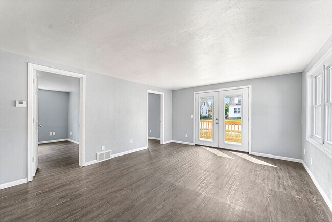 Foto del edificio - 163 Plummer Ave