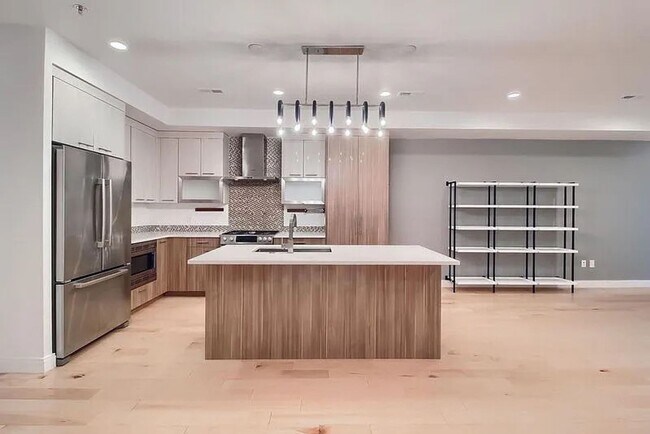 Building Photo - Gorgeous LoHi Townhome!!