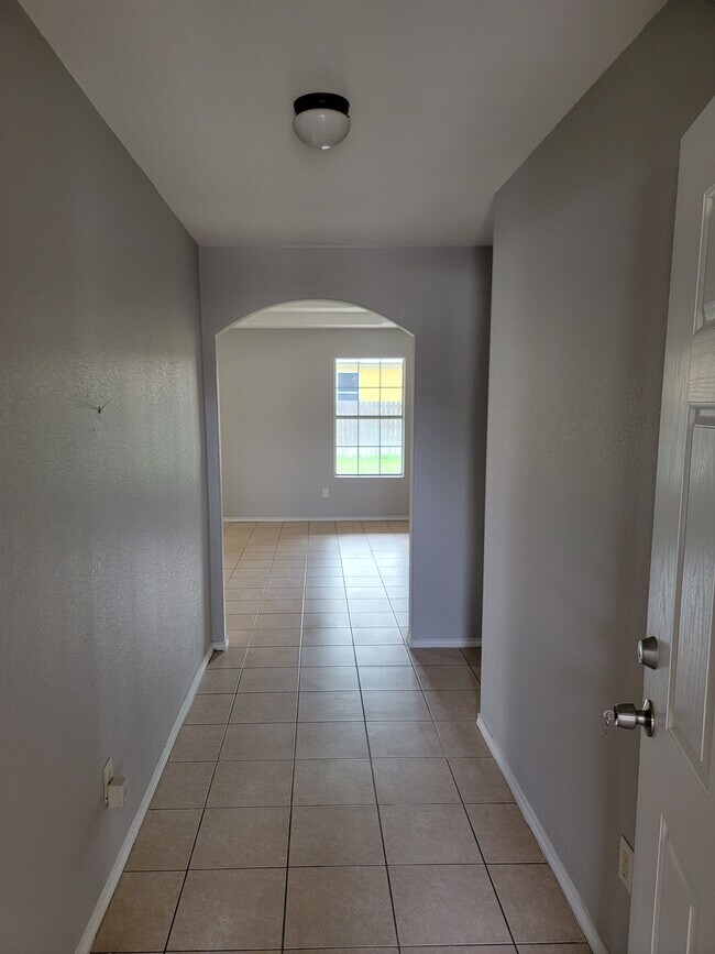 Foto del edificio - 2701 Silver Oak Ave